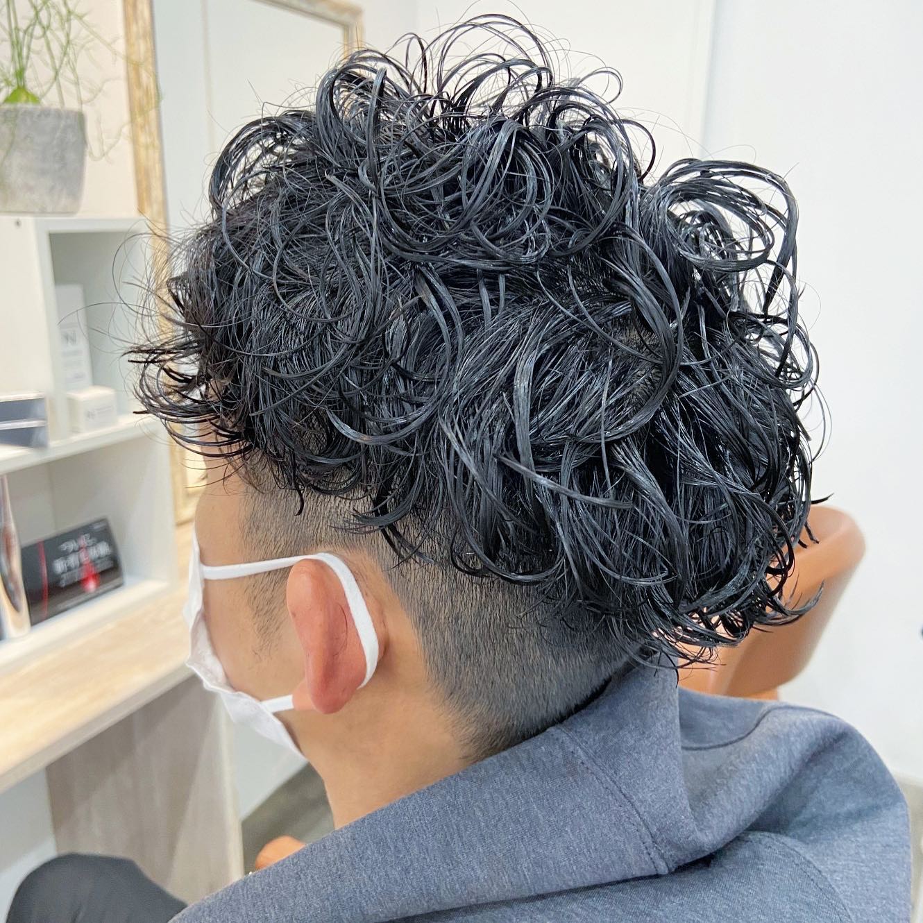 ウェットな質感で、
色気のあるマッシュスパイラルパーマ。  stylist: 松本  #釣竿を湖に6本落とした漢